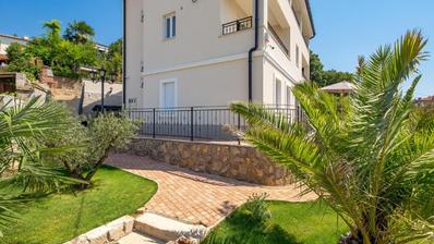 Rijeka, Kantrida, stan 111 m² sa velikom terasom i pogledom na more