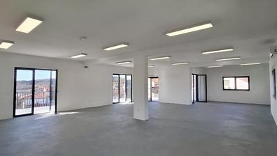 Čavle, Mavrinci, poslovni prostor površine 200 m² u novogradnji