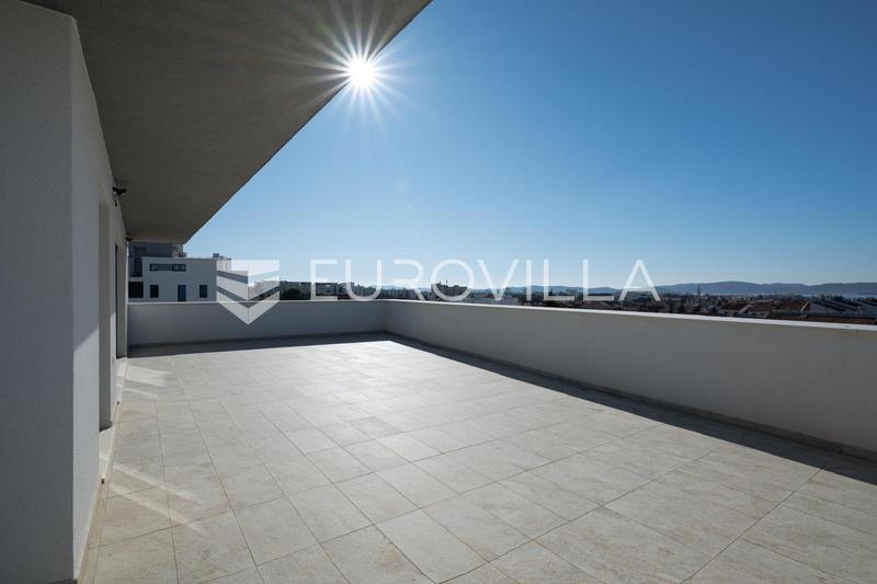 Zadar, Belafuža, trosoban stan s krovnom terasom, NOVOGRADNJA, NKP 138,77 m2