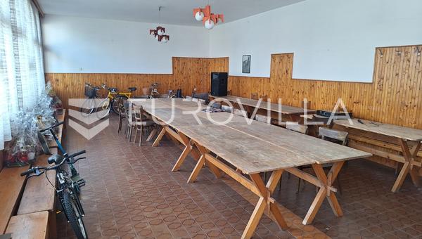 Karlovac, Mala Svarca, 330 m2'lik konut ve ticari bina