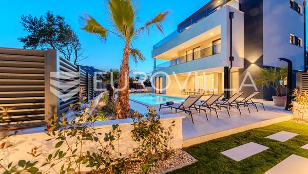 Zadar, Privlaka - Exclusiva Villa Moderna con Piscina y Zona de Bienestar
