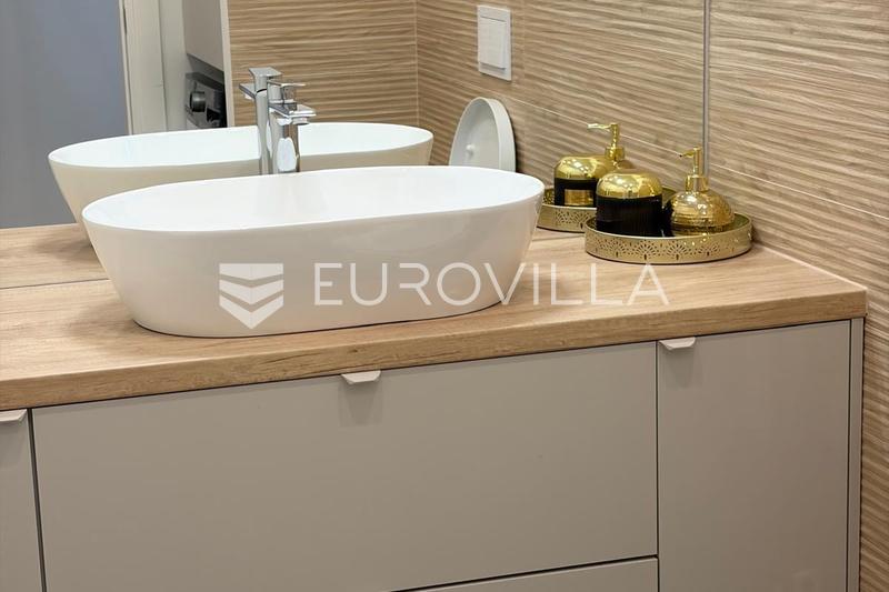 Kaštel Novi, nově zrekonstruovaný dvoupokojový byt - 15
