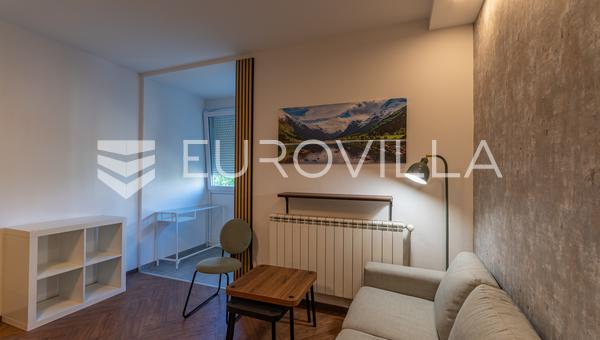 Varaždin, Centar, uređen stan površine 30,85 m²