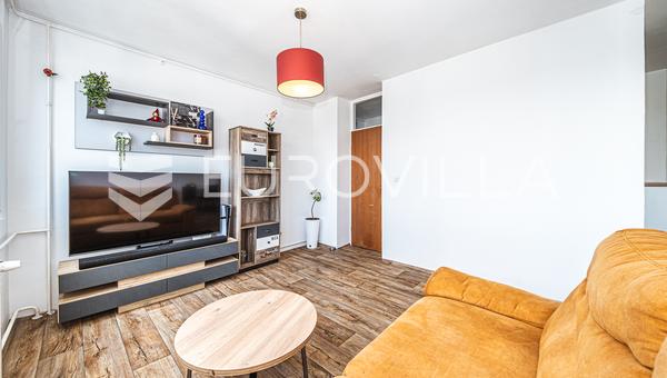 Zapresic, Norte, cómodo apartamento de dos dormitorios 57 m²