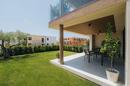 Istria, Novigrad, un apartamento de dos dormitorios en planta baja con jardín de 115 m², plaza de aparcamiento, piscina compartida - 5