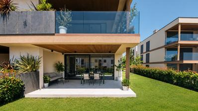 Istria, Novigrad, appartamento bilocale al piano terra con giardino di 115 m², posto auto, piscina in comune
