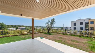 Istrien, Novigrad, stuelejlighed med to soveværelser, have, 115 m² og parkeringsplads