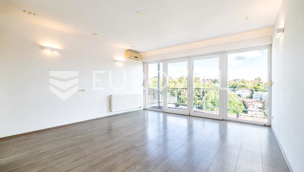 Zagabria, Maksimir, casa indipendente di 152 m² con giardino e garage.
