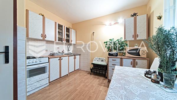 Osijek, Jug 2 - mieszkanie jednopokojowe na sprzedaż, powierzchnia całkowita 33 m².