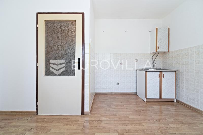 Eszék, Jug 2 - eladó egyszobás lakás, teljes területe 33 m². - 5