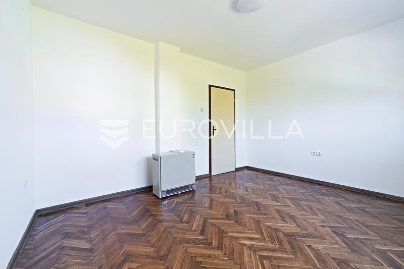 Eszék, Jug 2 - eladó egyszobás lakás, teljes területe 33 m². - 1