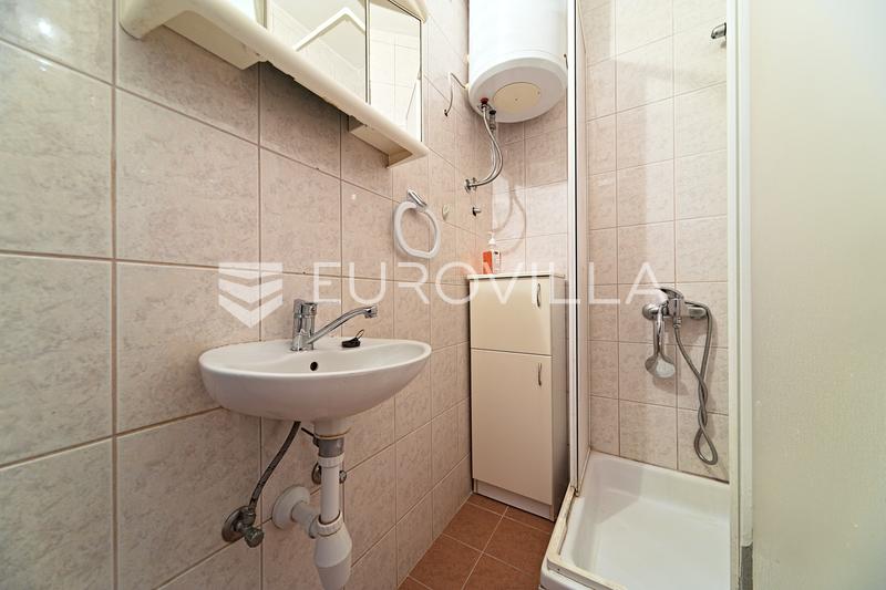 Eszék, Jug 2 - eladó egyszobás lakás, teljes területe 33 m². - 7
