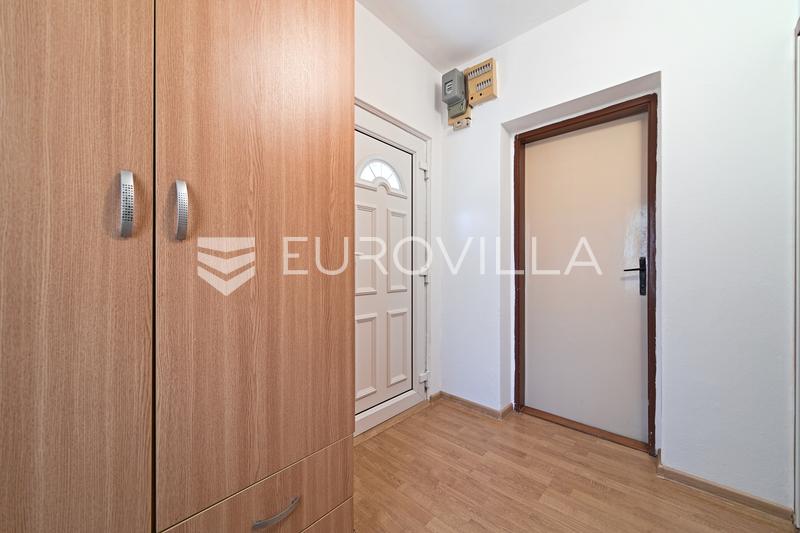 Eszék, Jug 2 - eladó egyszobás lakás, teljes területe 33 m². - 9