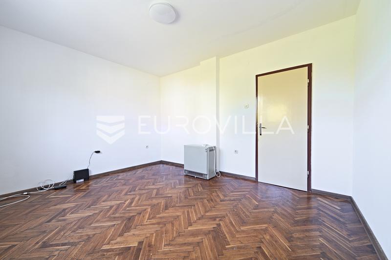 Eszék, Jug 2 - eladó egyszobás lakás, teljes területe 33 m². - 2