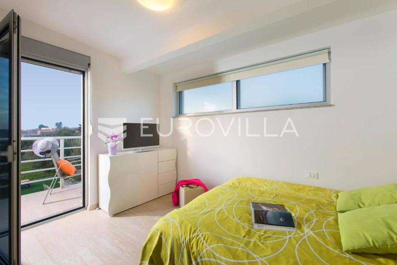 Istra, Vodnjan, luksuzna vila s prekrasnim pogledom i grijanim bazenom