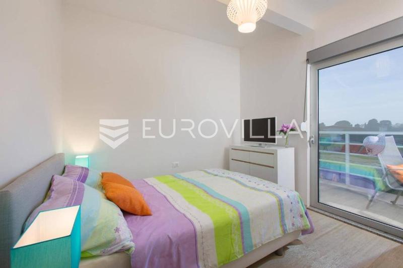 Istra, Vodnjan, luksuzna vila s prekrasnim pogledom i grijanim bazenom