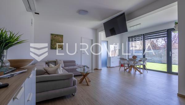 Kiváló befektetés a falusi turizmusba, 4 modernül berendezett apartman eladó Kopacsevóban