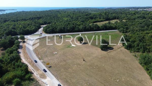 Porec, Tar - terreno edificável extremamente atrativo para investimento