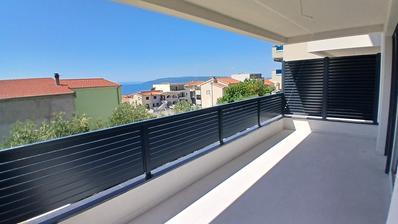 Makarska, Zelenka, dvosoban stan na 1. katu s terasom i pogledom na more