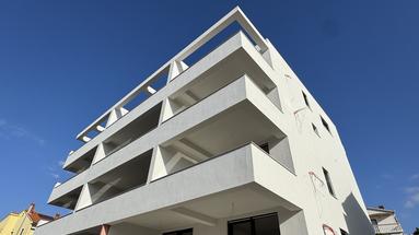 Dvojizbový apartmán v Povljane, Pag, 180 m od mora.