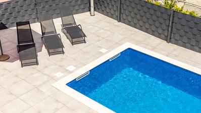 Malinska, adaptirana kuća s tri stana 280,72 m², 800m od mora