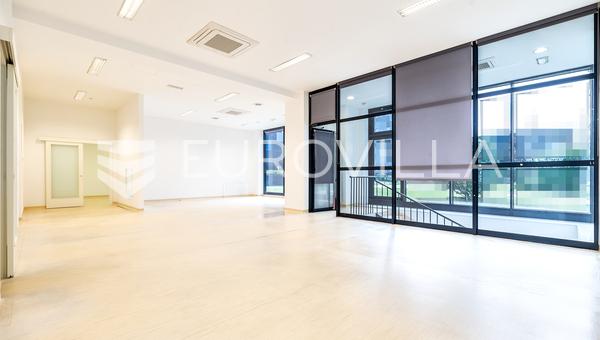 Zagreb, Strojarska, poslovni prostor, 400 m² i 4 garažna mjesta