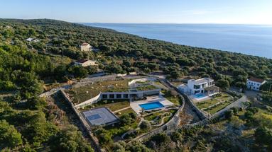 Pag, Lun, a unique villa with a pool in a spectacular location