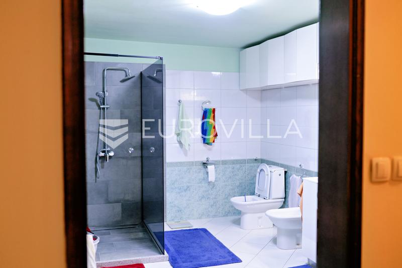 Virovitica, centro - una propiedad de uso mixto - 16