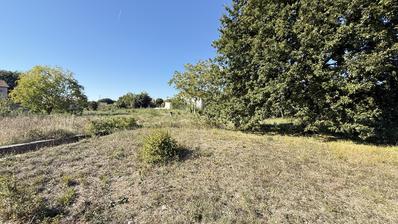 Ístria, Valtura, terreno para construção de 1.352 m² junto à estrada, possibilidade de subdivisão.