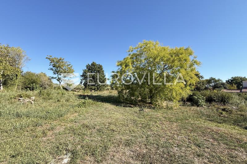 Ístria, Valtura, terreno para construção de 1.352 m² junto à estrada, possibilidade de subdivisão. - 4