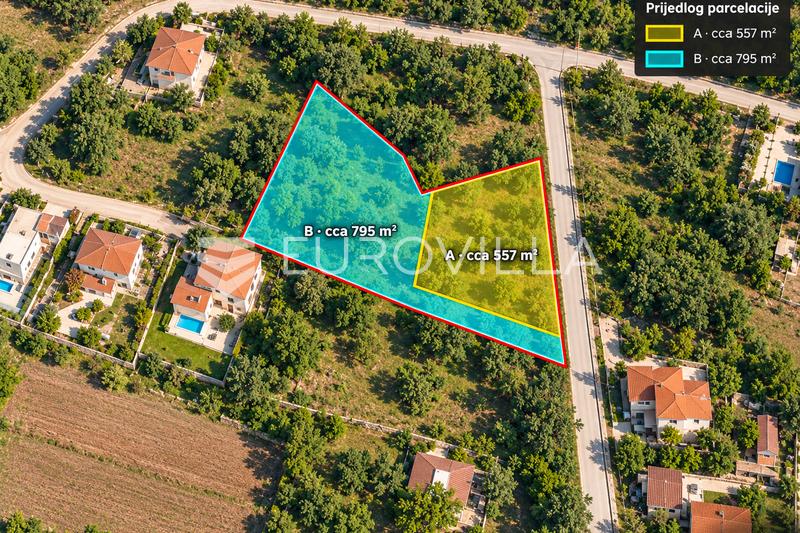 Ístria, Valtura, terreno para construção de 1.352 m² junto à estrada, possibilidade de subdivisão. - 2