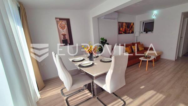 Istria, oblasť Novigrad, očarujúci zrekonštruovaný apartmán blízko mora