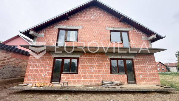 Tovarnik, dvojna kuća roh bau 200.94 m² s velikim vrtom