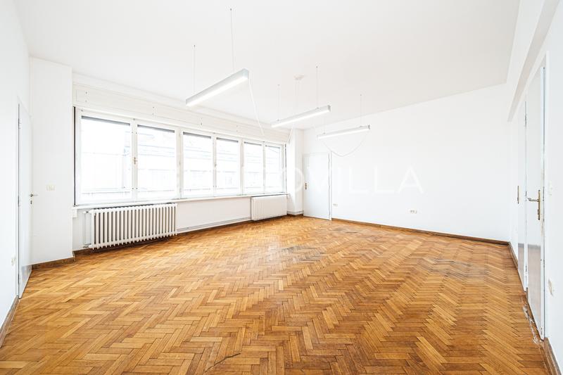 Zagreb, Trg bana Josipa Jelačića, prostran četverosoban stan 140 m² - 3