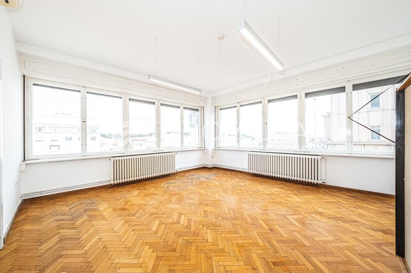 Zagreb, Trg bana Josipa Jelačića, prostran četverosoban stan 140 m² - 7