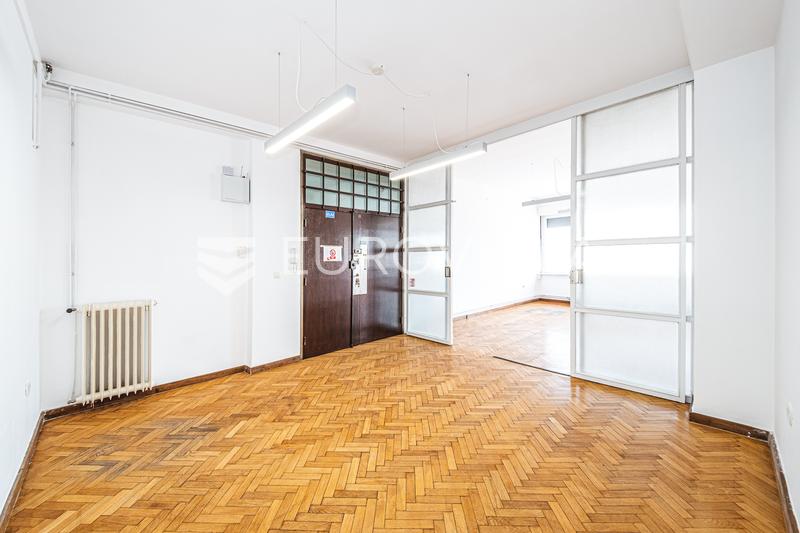 Zagreb, Trg bana Josipa Jelačića, prostran četverosoban stan 140 m² - 5