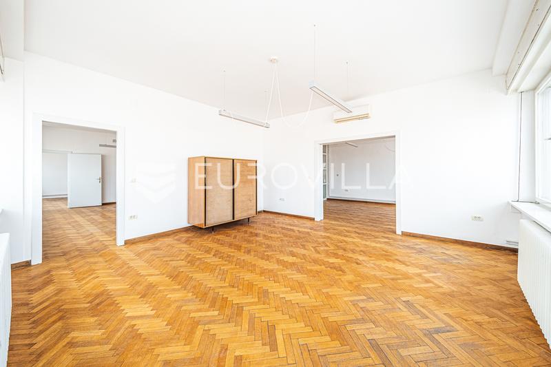 Zagreb, Trg bana Josipa Jelačića, prostran četverosoban stan 140 m² - 6