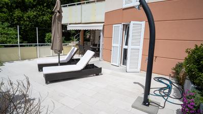Novi Vinodolski, Centrum, dvoupokojový apartmán s velkou terasou 70 m od moře
