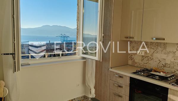 Rijeka, Belveder, EN ALQUILER, apartamento de dos dormitorios de 53 m² con una hermosa vista al mar