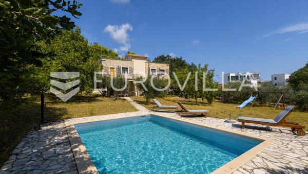 Medulin - Maison familiale avec piscine, deux terrasses sur le toit et vue panoramique sur la mer