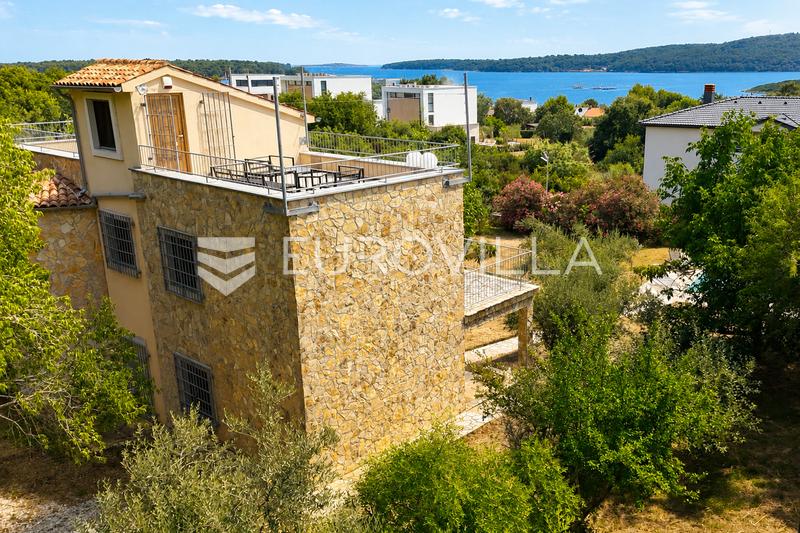 Medulin - Maison familiale avec piscine, deux terrasses sur le toit et vue panoramique sur la mer - 4