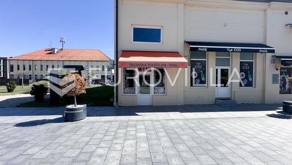 Vukovar, centro de la ciudad, local comercial de 68,87 m², excelente ubicación