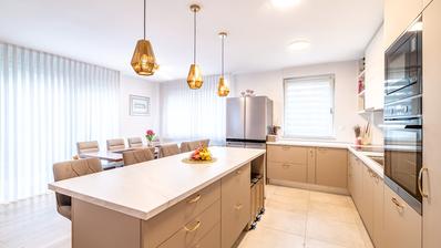Zágráb, Vrapče, Bolnicka, luxus háromszobás lakás 140 m²-es kerttel, garázs