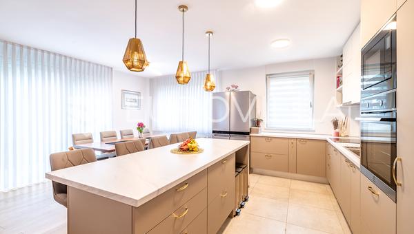Zagreb, Vrapče, Bolnička, luksuzan četverosoban stan s vrtom 140 m², garaža