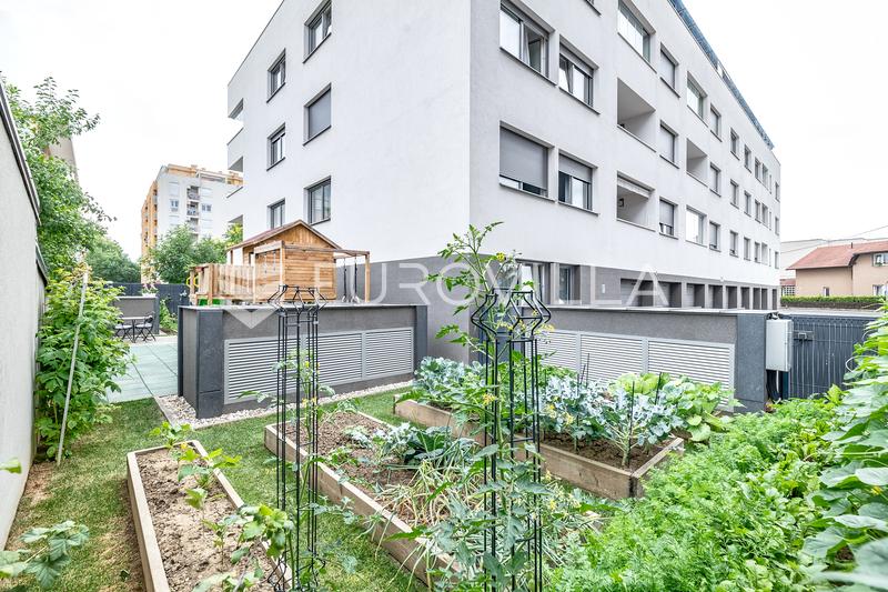 Zagreb, Vrapče, Bolnička, luksuzan četverosoban stan s vrtom 140 m², garaža - 10