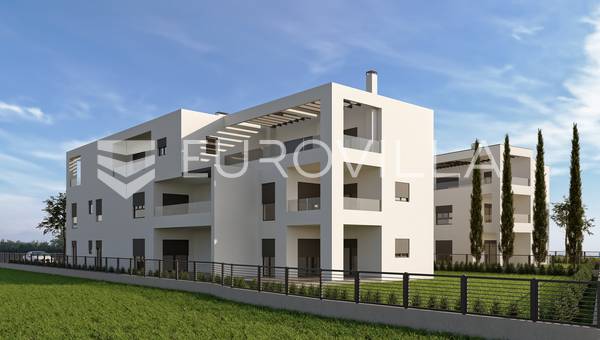 Istrie, Poreč, dvoupokojový byt č. B, čistá užitná plocha 92 m² v přízemí
