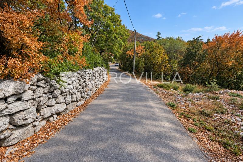 Novi Vinodolski, Ledenice, stavební pozemek 646 m², klid, soukromí a rozvojový potenciál - 1