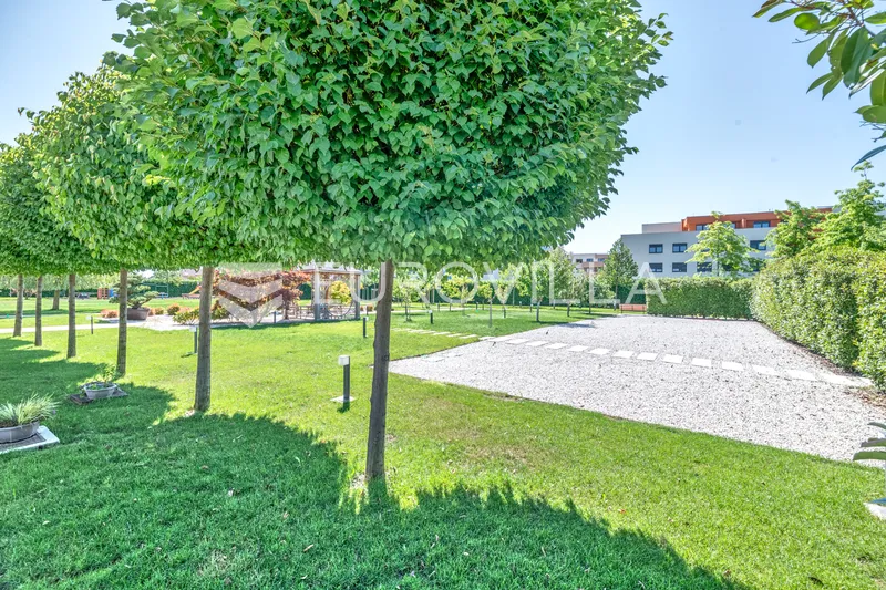 Zagreb, Blato, luksuzna villa 1200 m² s bazenom na imanju od 6.750 m² 29