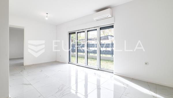 Zagreb, Sv. Klara, 48 m² Einzimmerwohnung mit Garten und Außenstellplatz