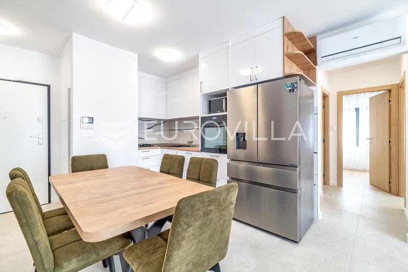 Zagreb, Sisačka, three-room apartment with a terrace, 70 m²